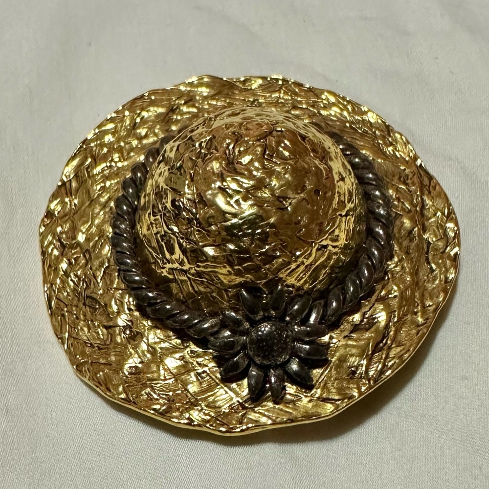 A vintage Hat brooch/Pin Gold Color 2 inches